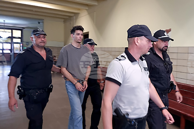 В ареста остава 21-годишен молдовец, заловен в Ямбол да превозва мигранти