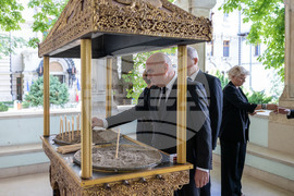 Румъния - Букурещ - Йон Илиеску - ден на национален траур