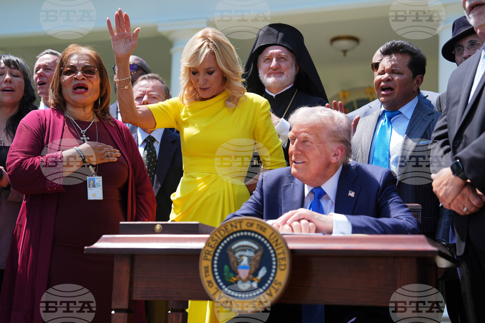 Trump Boosting the Christian Right