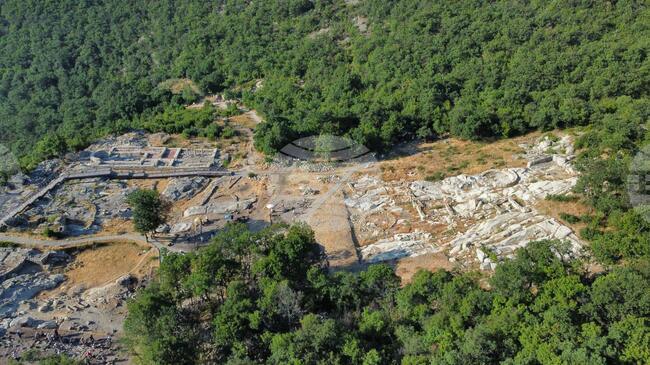 Нови 25 гроба проучиха археолози в Южния квартал на "Града на мъртвите" в Перперикон