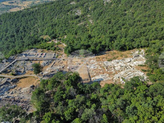 Нови 25 гроба проучиха археолози в Южния квартал на "Града на мъртвите" в Перперикон