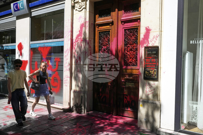 Офисът на израелската национална авиокомпания "Ел Ал" в Париж бе надраскан с антиизраелски графити 