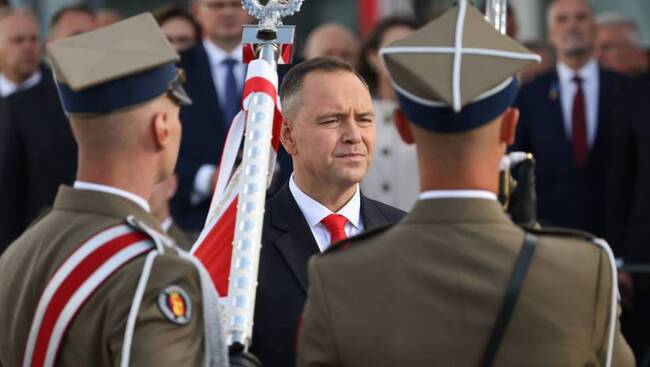 ПАП: На специална церемония новият полски президент пое върховното командване на въоръжените сили на страната 