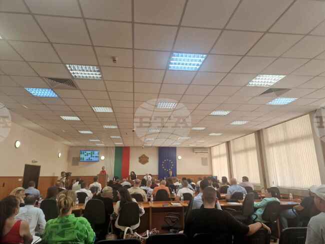 Общинските съветници в Пазарджик отхвърлиха предложението за намаляването на месечните си възнаграждения