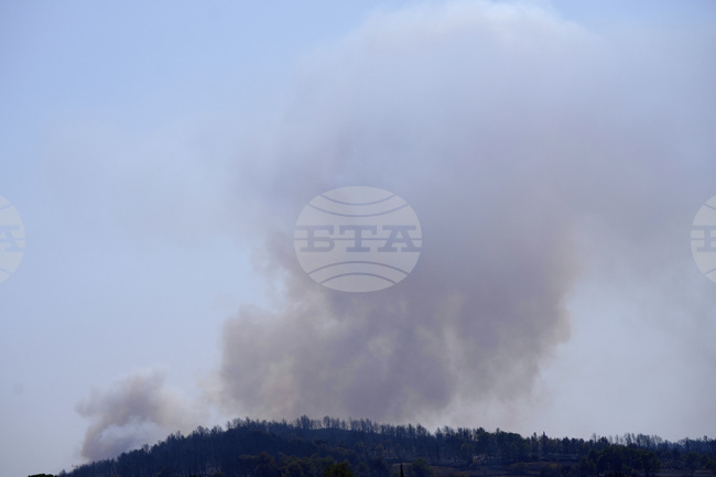 Най-големият горски пожар във Франция от десетилетия продължава да бушува и да опустошава големи площи