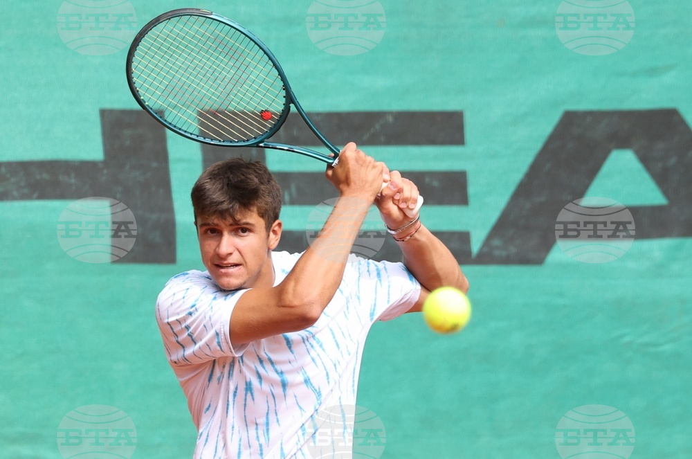 Александър Василев започна с победа и на двойки на Откритото първенство на САЩ по тенис при юношите