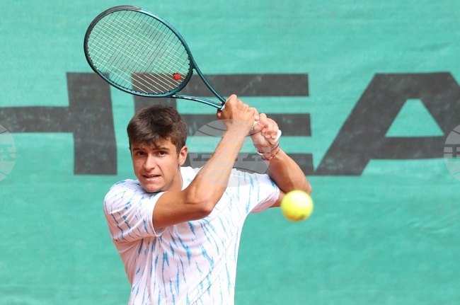 Александър Василев започна с победа и на двойки на Откритото първенство на САЩ по тенис при юношите