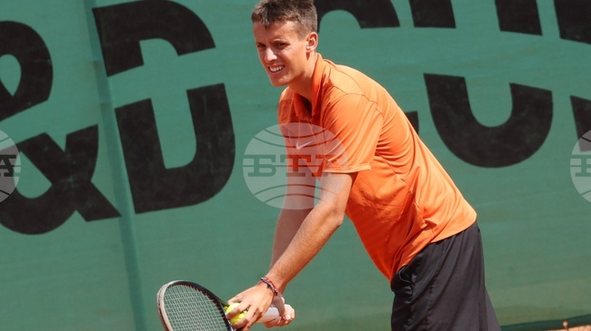 Двама българи стартираха с победи в квалификациите на турнира по тенис от категория АТП Чалънджър 50 в София