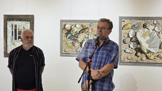 Изложба живопис „Идентичност“ на художника Николай Ханзъров бе открита в Художествената галерия в Добрич