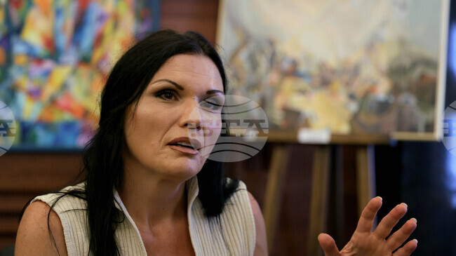 Рисуването ми помага да съм постоянно в движение и кондиция, каза пред БТА художничката Добромира Димитрова