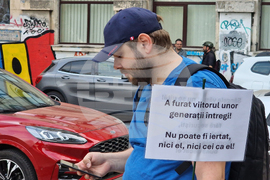 Румъния - протест - указ за обявяване на национален траур в памет на Йон Илиеску