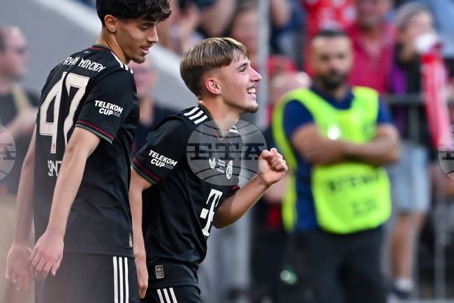 Тийнейджърът на Байерн Карл иска повече игрово време след добрата си форма в предсезонната подготовка