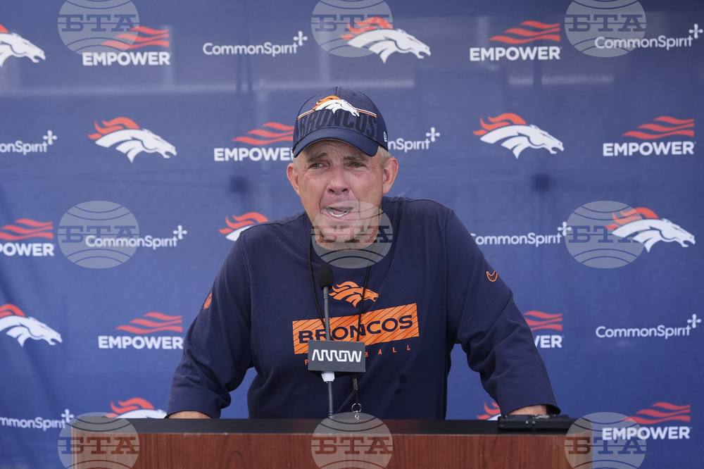 Broncos 49ers Football
