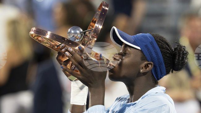 Тийнейджърката Виктория Мбоко ликува в тенис турнира в Монреал