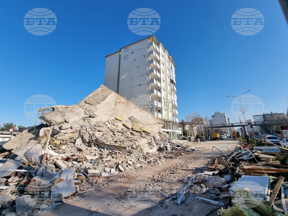 Двама души бяха осъдени за рухването на блок при земетресенията от 2023 година в Турция