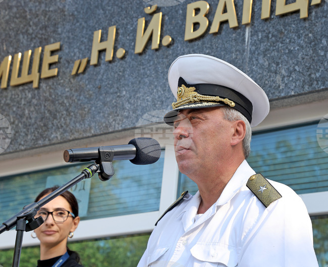 Военноморското училище във Варна посрещна новия випуск курсанти 