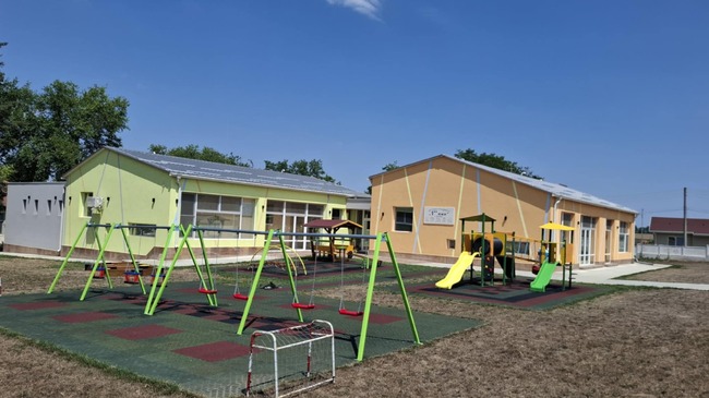 Нови детски съоръжения са монтирани в детската градина в село Бранище, община Добричка