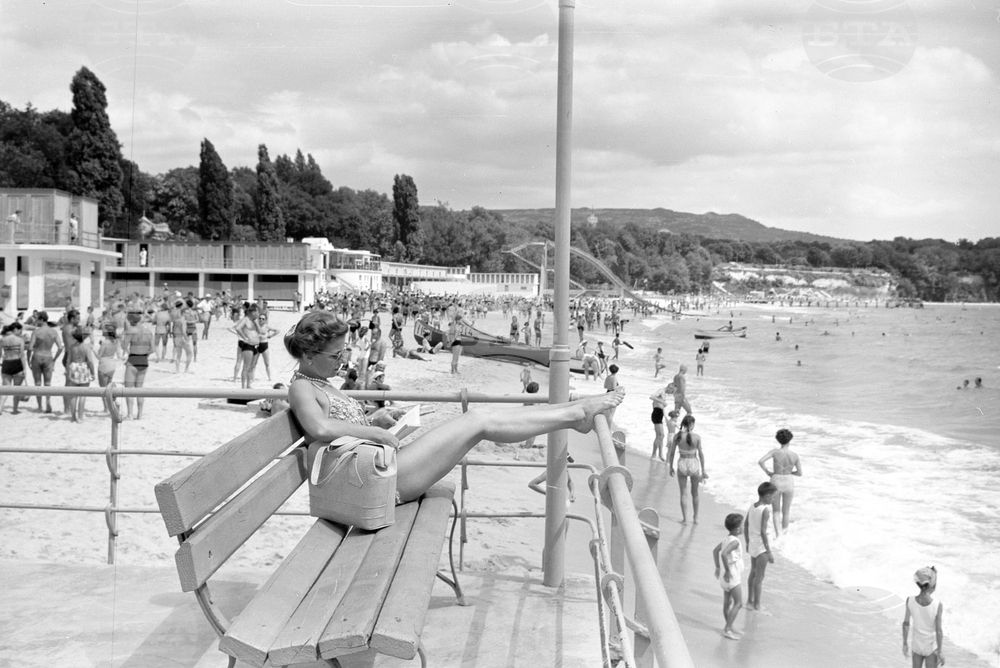 Изглед от Морските бани във Варна