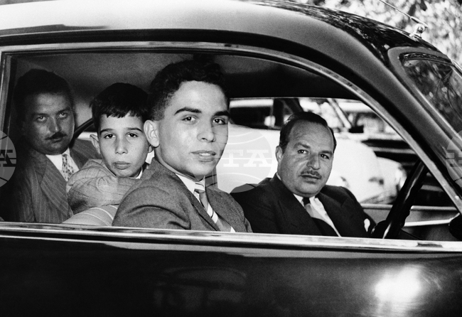 На 11 август 1952 г. принц Хюсеин се възкачва на престола на Йордания след абдикацията на баща му крал Талал