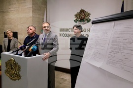 Борислав Гуцанов - представители на браншови организации в земеделието - договори - представяне
