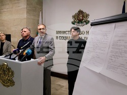 Борислав Гуцанов - представители на браншови организации в земеделието - договори - представяне