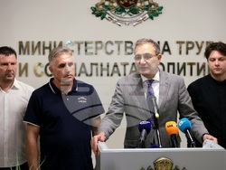 Борислав Гуцанов - представители на браншови организации в земеделието - договори - представяне