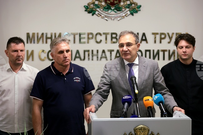 Подписаните еднодневни трудови договори са 135 000, обяви министър Гуцанов във връзка с новите облекчения при сключването им