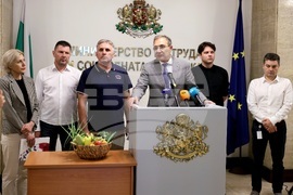Борислав Гуцанов - представители на браншови организации в земеделието - договори - представяне