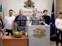 Борислав Гуцанов - представители на браншови организации в земеделието - договори - представяне