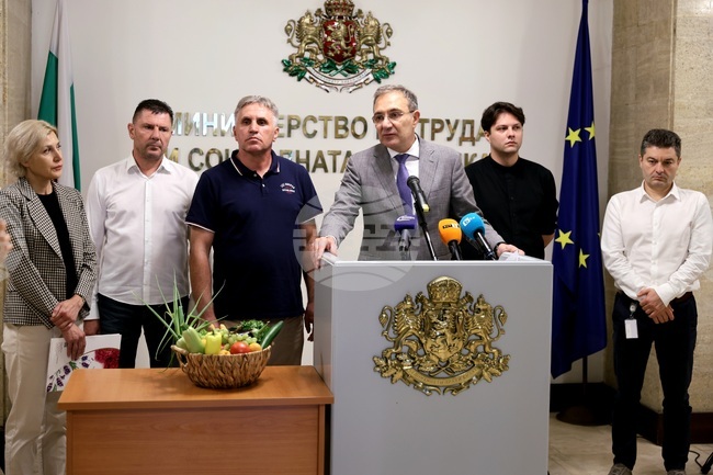 Борислав Гуцанов - представители на браншови организации в земеделието - договори - представяне
