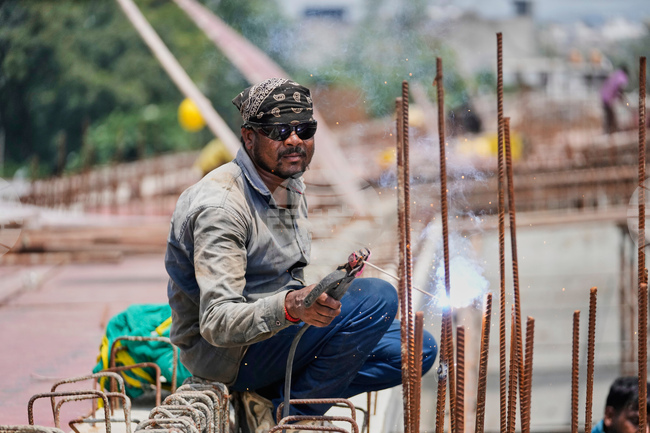 Индия предупреждава за риск от забавяне на растежа заради конфликта в Иран