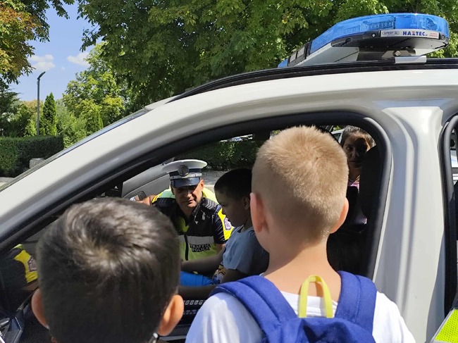 Деца от Шумен посетиха полицейското управление и се запознаха със спецификата на полицейска професия