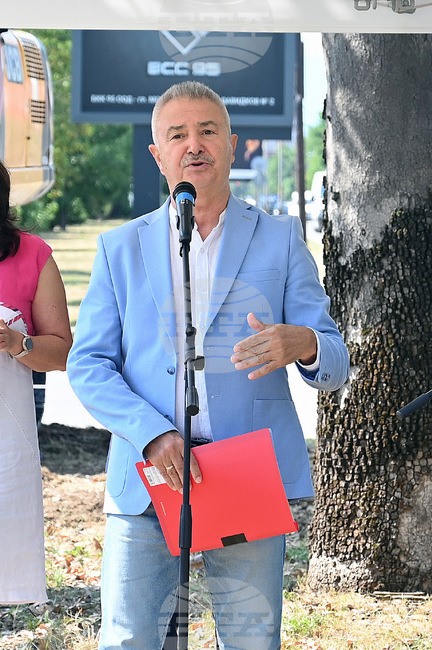 "Мачът между Монтана и Ботев Враца е най-истинското и очарователно дерби", заяви кметът Златко Живков