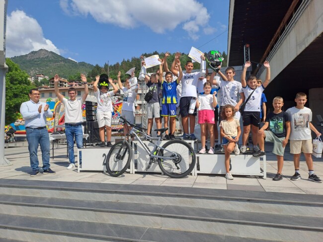 С велосъстезание започнаха проявите по повод празника на град Девин и минералната вода