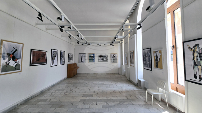 Изложба, представяща две издания на Биеналето за съвременно изкуство в Пловдив, ще бъде открита на 28 април в сливенската галерия "Май"