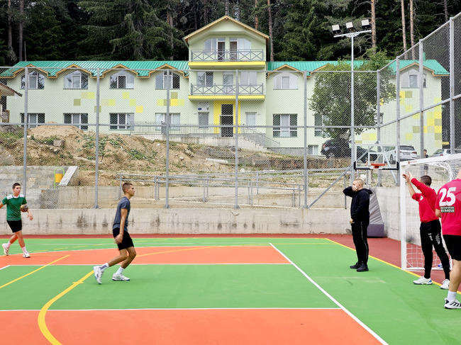 Обновеният ученически лагер в село Попови ливади прие първите си гости