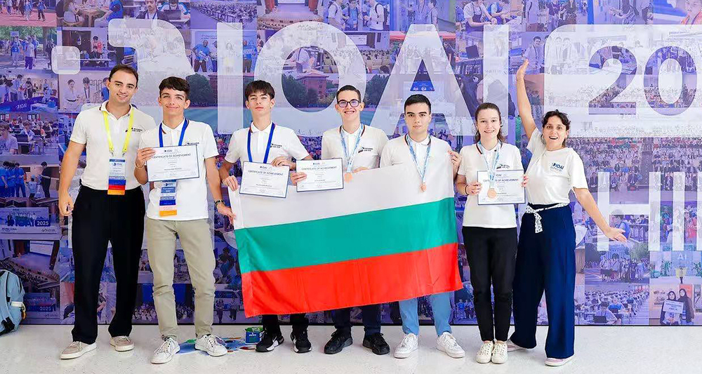 Български ученици спечелиха 3 медала и 2 почетни грамоти от Международната олимпиада по изкуствен интелект в Китай