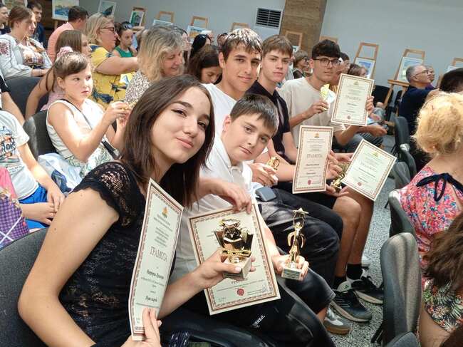 Възпитаници на български училища в Украйна бяха наградени в конкурсите на Изпълнителната агенция за българите в чужбина