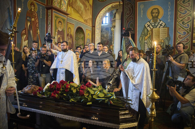 Украинска журналистка, починала в руски арест, бе погребана в Киев