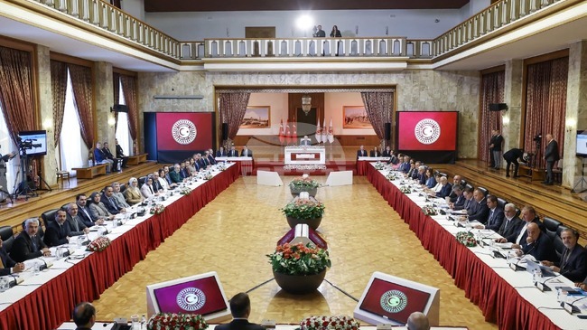 Докладът на Комисията по разоръжаване на ПКК бе одобрен от турските депутати