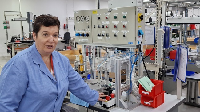 Заводът "АК Пластроник" АД - Велико Търново очаква инженери и специалисти в сферата на електрониката, каза изпълнителният директор Левтера Кирилова