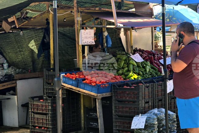  В много магазини и заведения в Добрич вече е въведено двойното изписване на цените