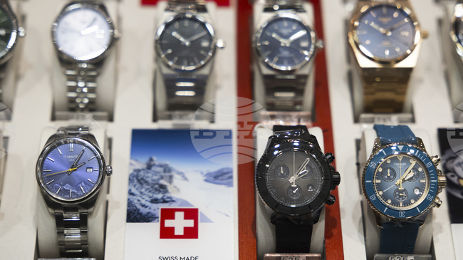 Швейцарската промишлена организация „Суисмем“ приветства отхвърлянето на митата от Върховния съд на САЩ, а германско бизнес лоби призова ЕС да реагира спокойно