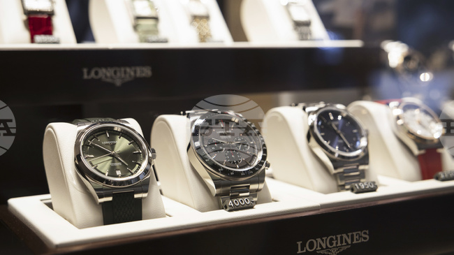 Търговският излишък на Швейцария се свива през октомври