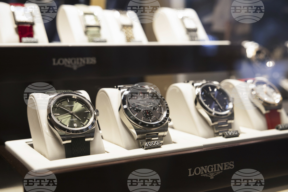 Търговският излишък на Швейцария се свива през октомври