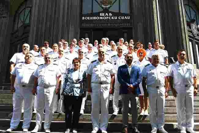 Награждаване на военнослужещи и цивилни служители по случай 146-та годишнина от създаването на Военноморските сили