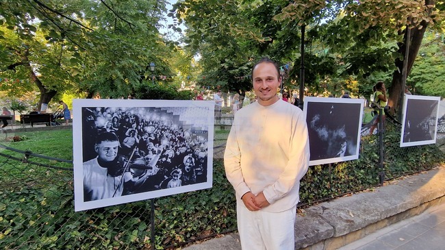 С фотоизложбата „Васко Василев - Зад сцена" и рок концерт на „Tidemachine“ започна фестивалът „Реката“ в Свищов