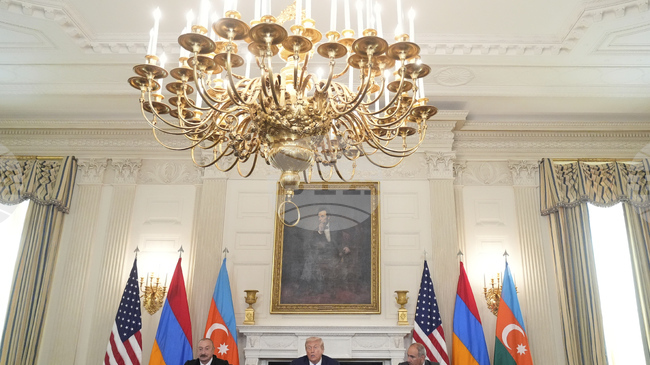 Доналд Тръмп е домакин на мирна среща на върха в Белия дом между лидерите на Армения и Азербайджан