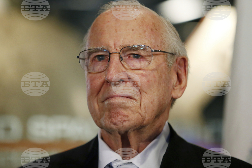 Obit James Lovell