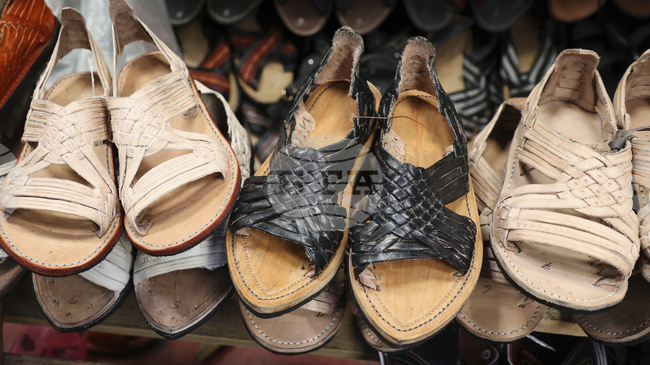 Мексико настоява "Адидас" да обезщети местни общности заради обувки, вдъхновени от традиционен вид сандали